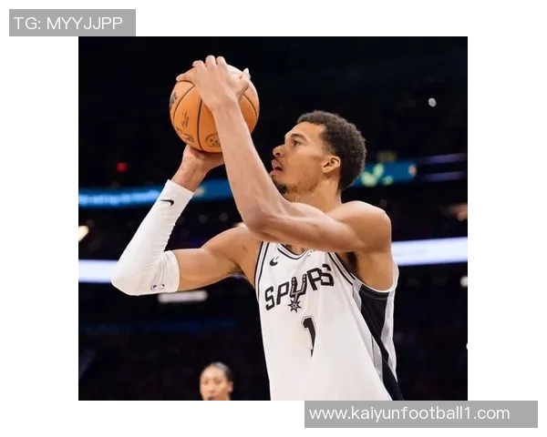 戈贝尔因垫脚文班遭罚一级恶意与技犯马刺获四罚球及球权优势 戈贝尔因垫脚文班遭罚一级恶意与技犯马刺获四罚球及球权优势