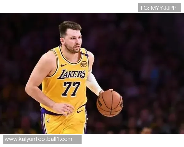 本赛季场均得分前十榜单东契奇领衔马克西紧随其后六人得分超三十